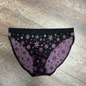 🎁 NWT Victoria’s Secret black & pink snowflake bikini Panty size M
